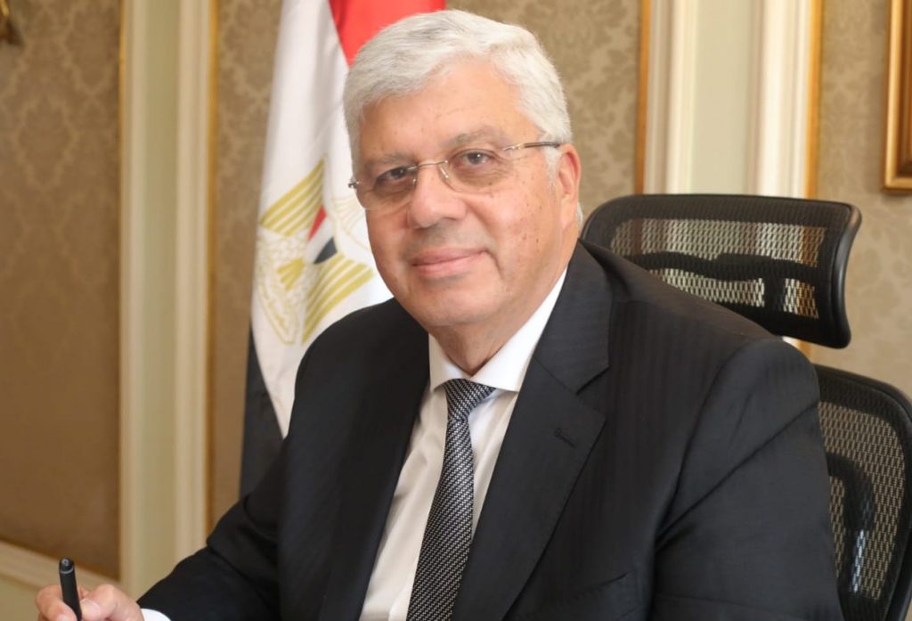 وزير التعليم العالي يوجه بتعظيم الاستفادة من بنك المعرفة المصري 1 وزير التعليم العالي e16764615765161707996243