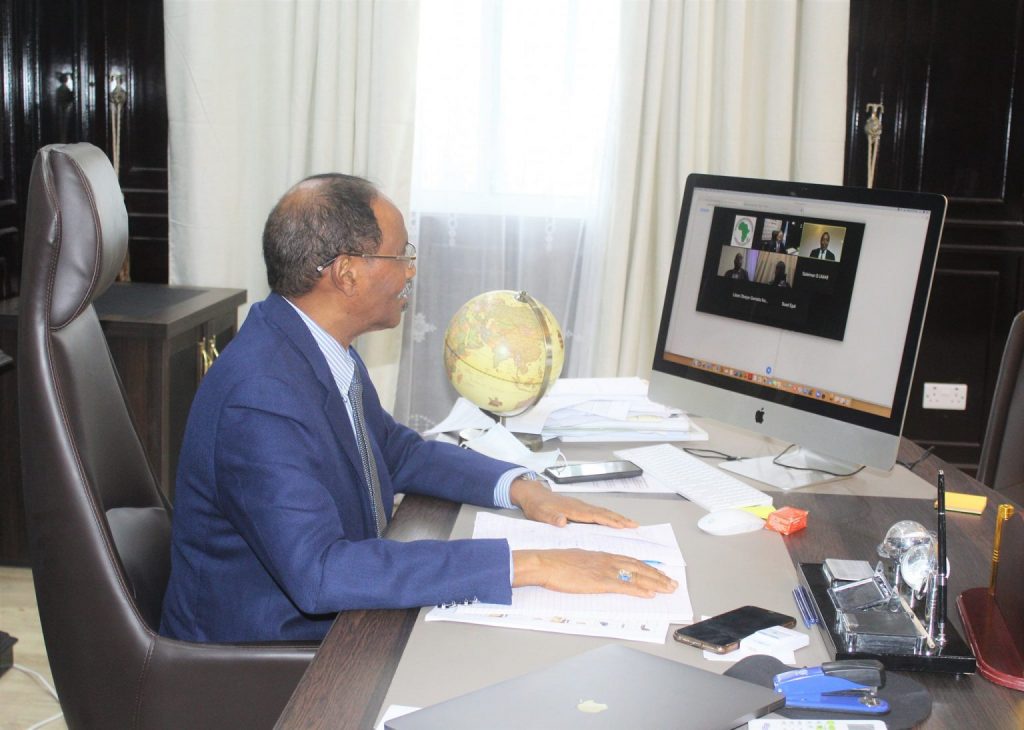 الصومال يبحث مع البنك الدولي للتنمية البشرية سبل توسيع نطاق الدعم 1 وزير المالية الصومالي يشارك في اجتماعات البنك الدولي والبنك الأفريقي للتنمية 21707134283