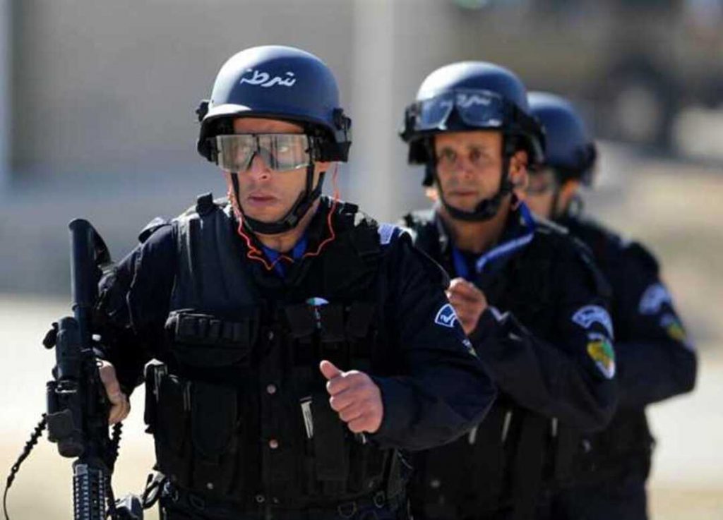 الجزائر: تفكيك شبكة عابرة للحدود مختصة في تهريب المهاجرين 1 1080x1000 2023230316 19709404321708808284