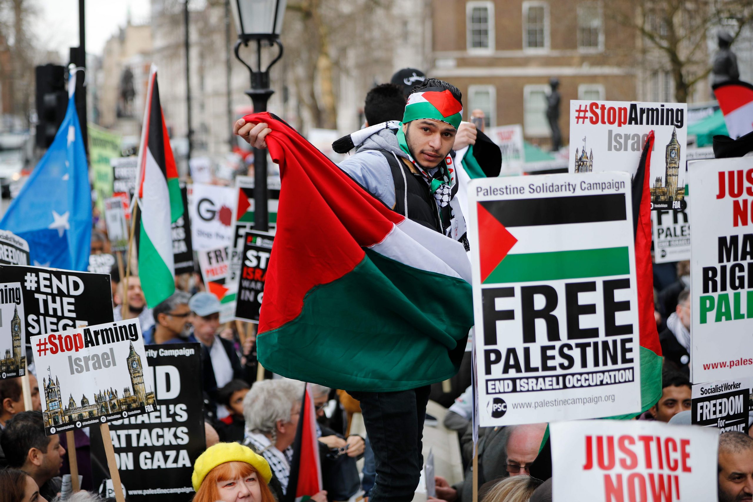 1081010 مظاهرات حاشدة فى لندن احتجاجا على جرائم الاحتلال بحق الفلسطينيين1708186323 scaled