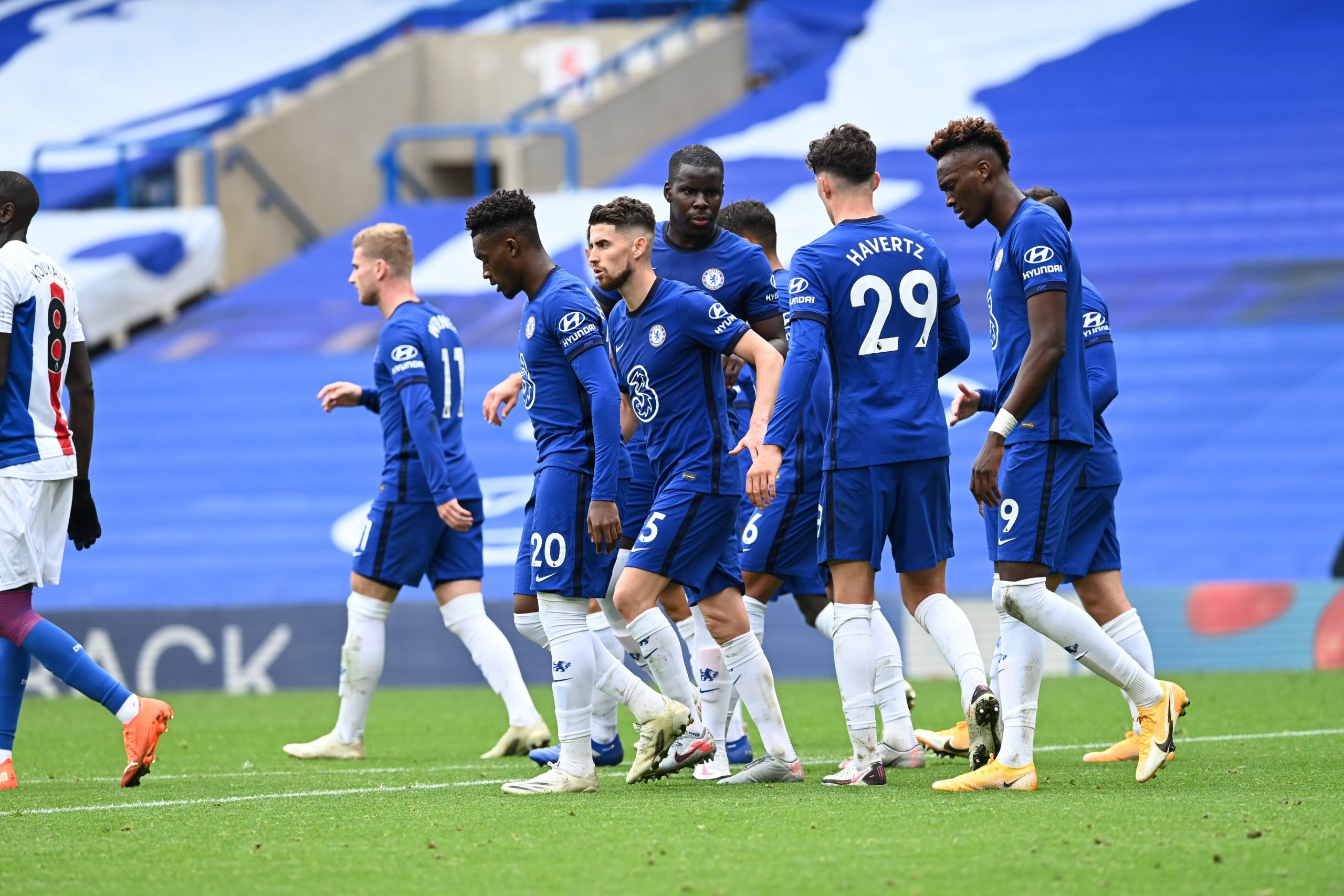 تشيلسي يحقق فوزا ثمينا على كريستال بالاس 3-1 في الدوري الإنجليزي الممتاز 1 1241702 فرحة لاعبو تشيلسي باحد الأهداف1707777183 scaled