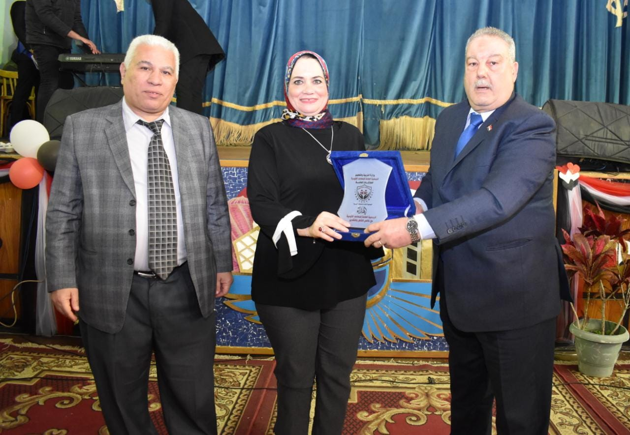 "تعليم الإسكندرية": الأنشطة التربوية تستهدف تعزيز الانتماء للوطن لتحقيق رؤية مصر 2030 1 1648497241500blob1707255123