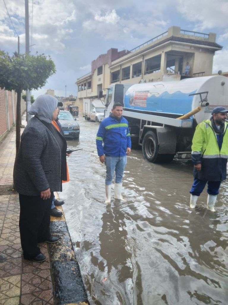 محافظ الإسكندرية يشدد على رؤساء الأحياء بمتابعة تصريف مياه الأمطار 1 1671992875033blob1706816523