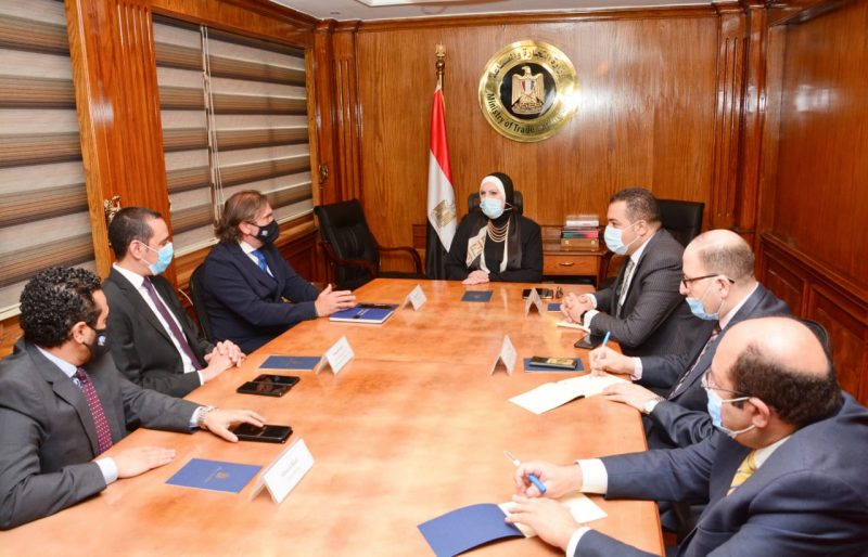 وزير التجارة يبحث مع وفد شركة "بي اس اتش" للأجهزة المنزلية خططها المستقبلية بالسوق المصري 1 185279537 1928208234024199 3068380074855353157 n scaled1706790063