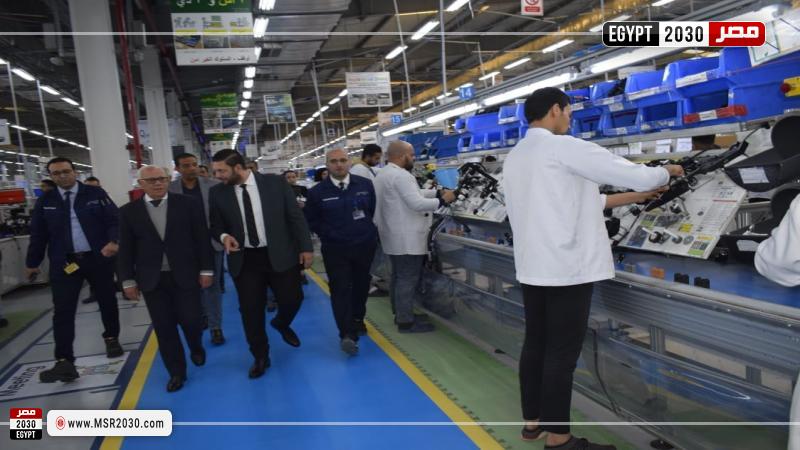 وزير العمل يتفقد مصنع "الضفائر الكهربائية" بجنوب بورسعيد 1 188240 W1708877883
