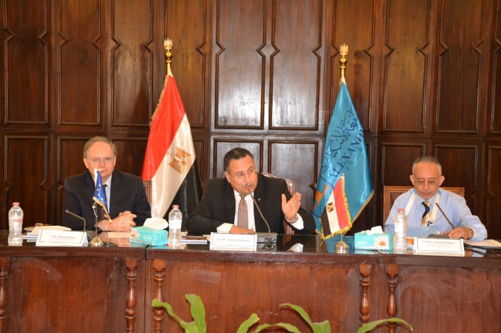 رئيس جامعة الإسكندرية يتفقد الأعمال الإنشائية بكلية الهندسة بتكلفة 100 مليون جنيه 1 19 2022 637988368747596280 7591707579724