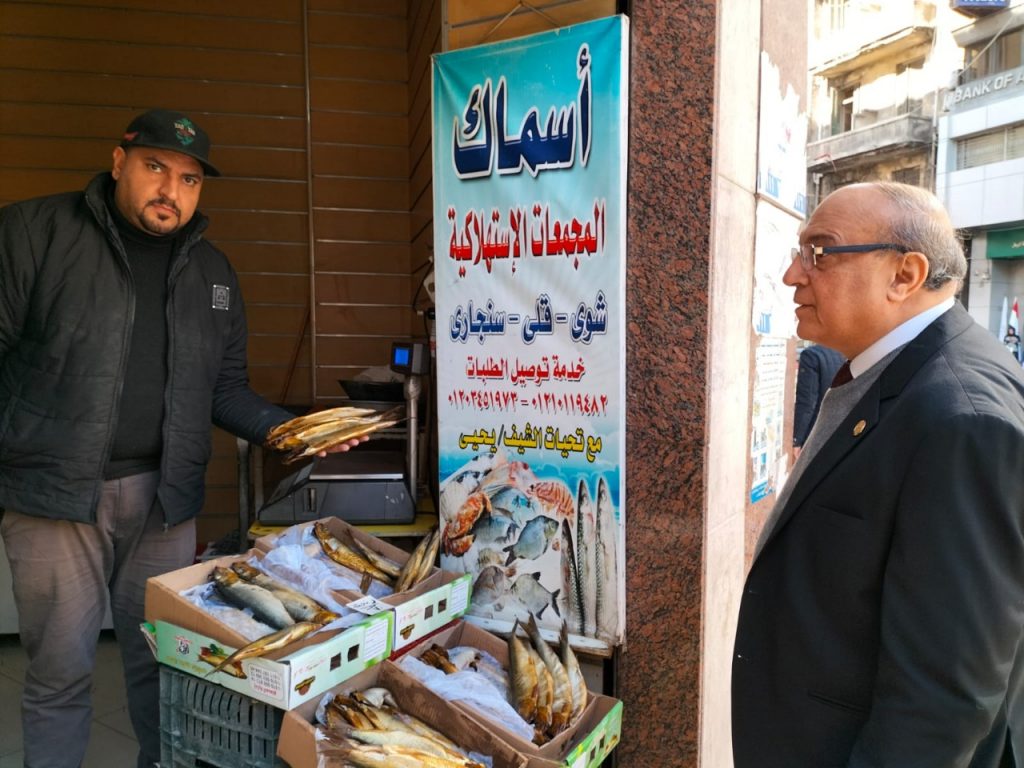 وكيل تموين الإسكندرية يفتتح معرض "أهلا رمضان" بمنطقة السيوف 1 19 2023 638096405961988626 1981709046365