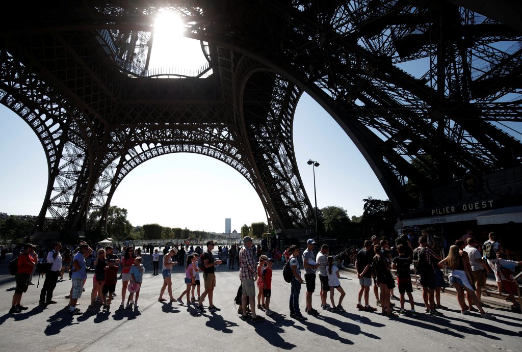 2018 08 02T101526Z 892271738 RC15DD984FD0 RTRMADP 3 EIFFEL TOWER STRIKE1708596243