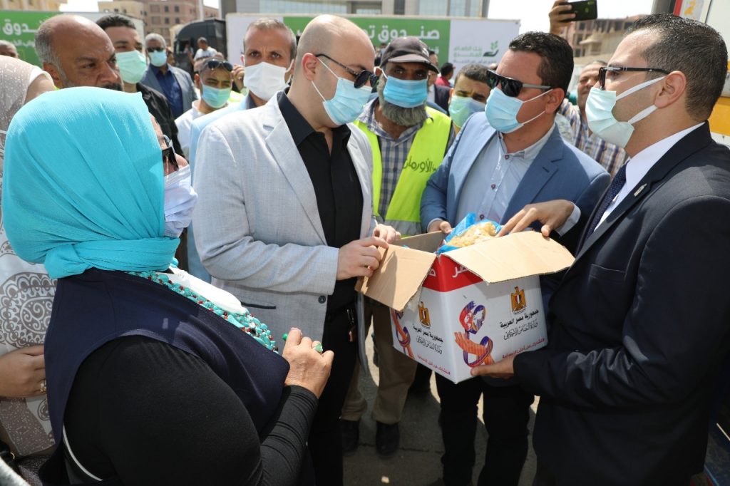 محافظ بني سويف يستقبل قافلة أبواب الخير لتوزيعها على الأولى بالرعاية 1 2021 637665294844369691 4361708983843
