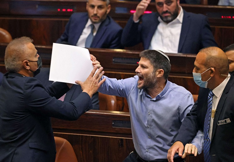 استطلاع معاريف: "جانتس" يبقى مُتصدرًا والوزير المُتطرف "سموتريتش" خارج الكنيست 1 20210613160451afpp afp 9c28ah1708678623