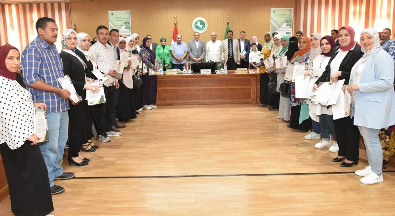 محافظ الشرقية يؤكد أهمية تدريب الجهاز الإداري لتنفيذ استراتيجية التحول الرقمي في العمل الحكومي 1 2022 637979919322159557 2151708774267