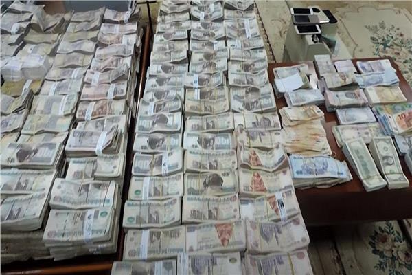 مصدر أمني لـ"أ ش أ": ضبط 186 قضية اتجار في النقد الأجنبي بقيمة 113.7 مليون جنيه خلال أسبوع 1 202203221806029001707473344
