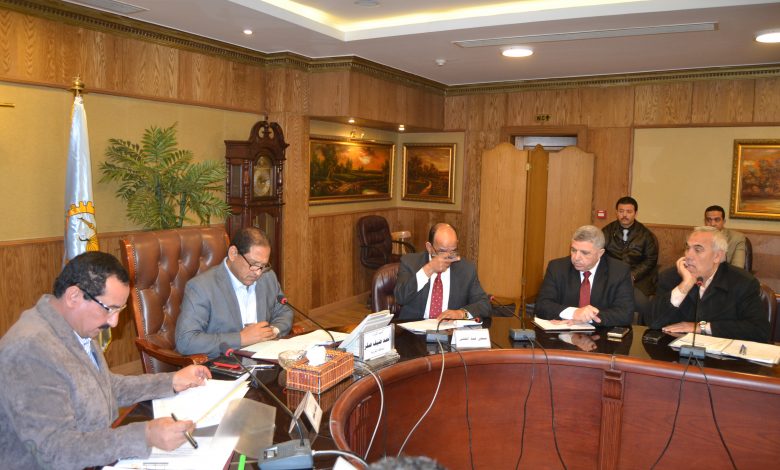 2061016 محافظ الغربية يناقش الموقف التنفيذى لمشروعات الرصف (8)1707669963