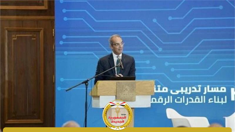 وزير الاتصالات: نتوسع في تنفيذ مشروعات تطوير البنية التحتية الرقمية في أنحاء الجمهورية كافة 1 261 W1708511884