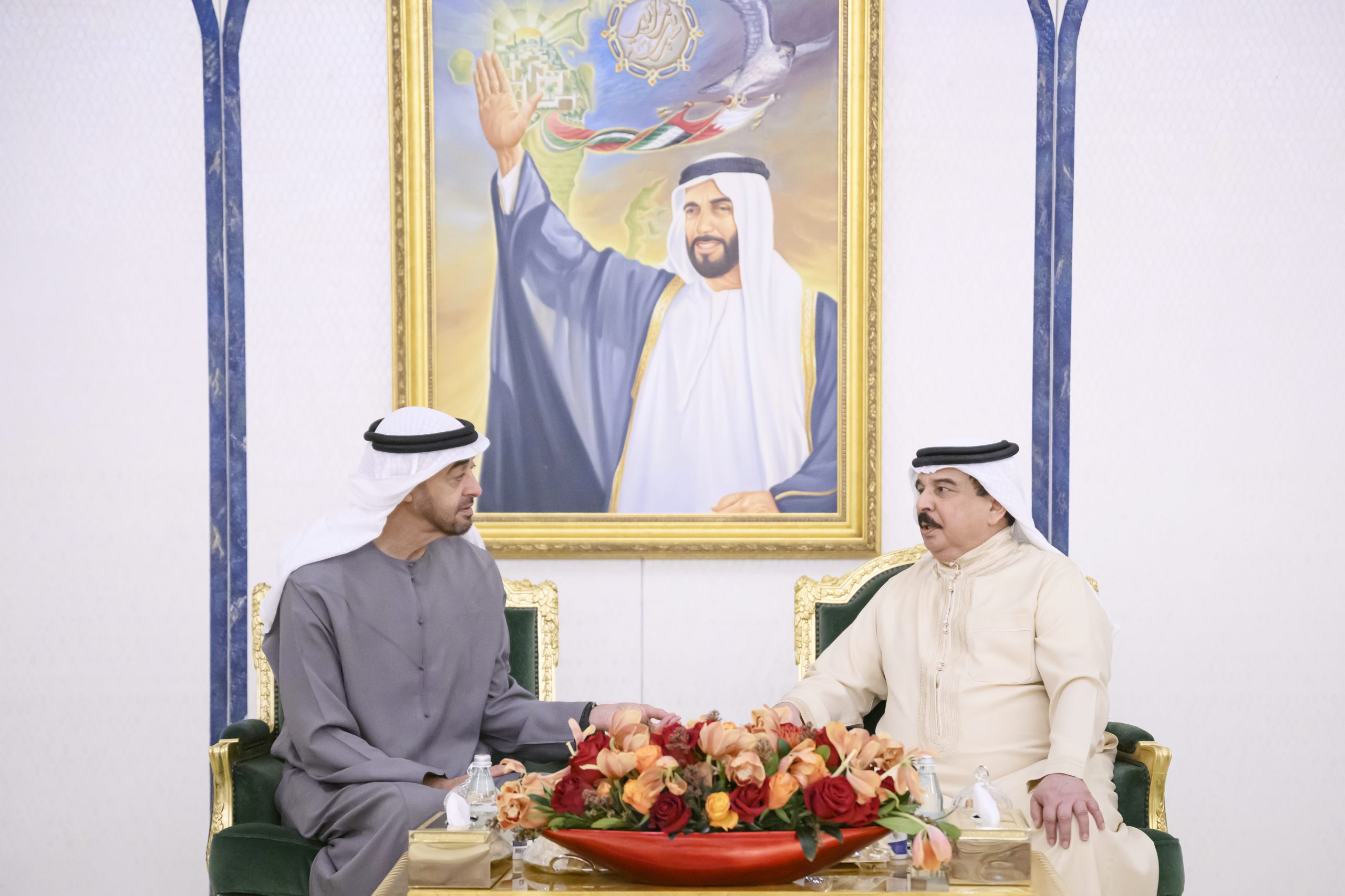 رئيس الإمارات وملك البحرين يبحثان في المنامة العلاقات الأخوية والمستجدات في المنطقة 1 3 30 1 1 scaled1708096864
