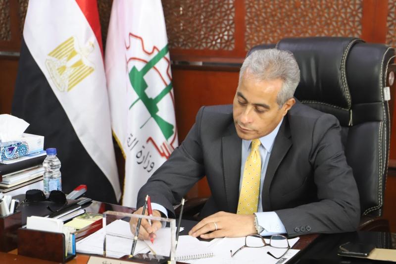 وزير العمل يوجه بسرعة صرف إعانات للعمال ضحايا حادث غرق معدية منشأة القناطر 1 5451581708940824