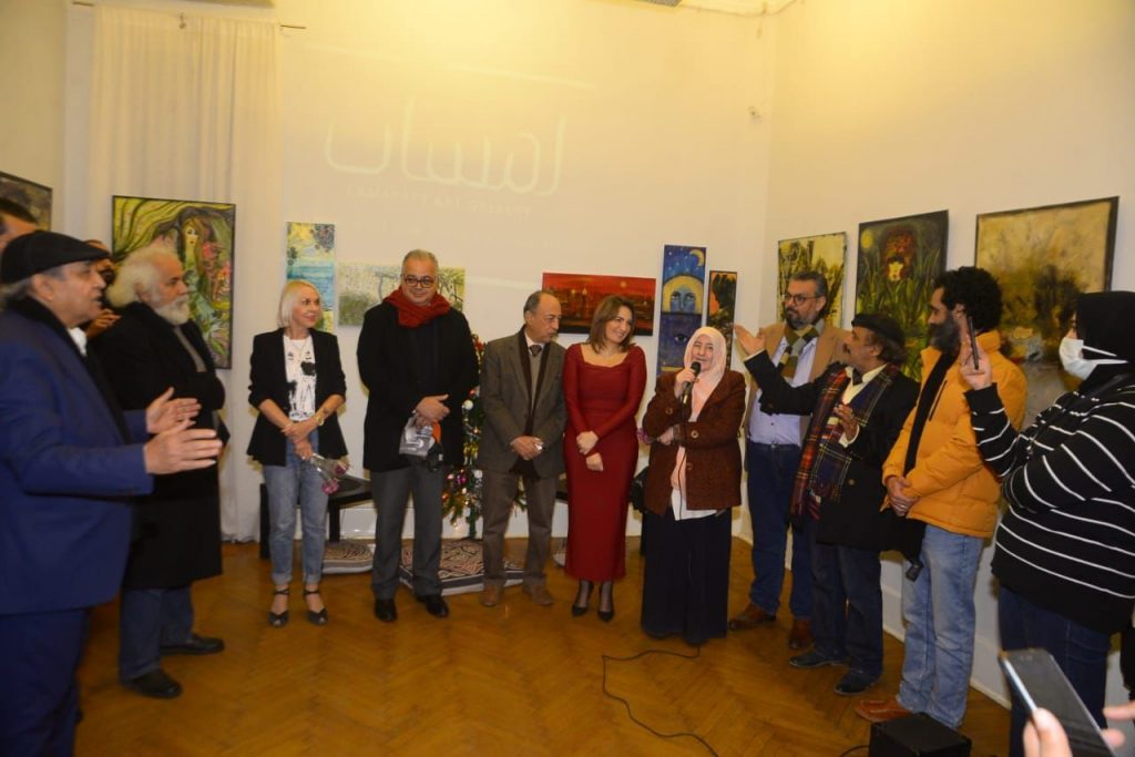 الناقدة الفنيّة الألمانيّة سيلفيا لوديان ميوتصطحب الجمهور في جولة إرشادية في معرض "اكسبوجر 2024" 1 6261709139483
