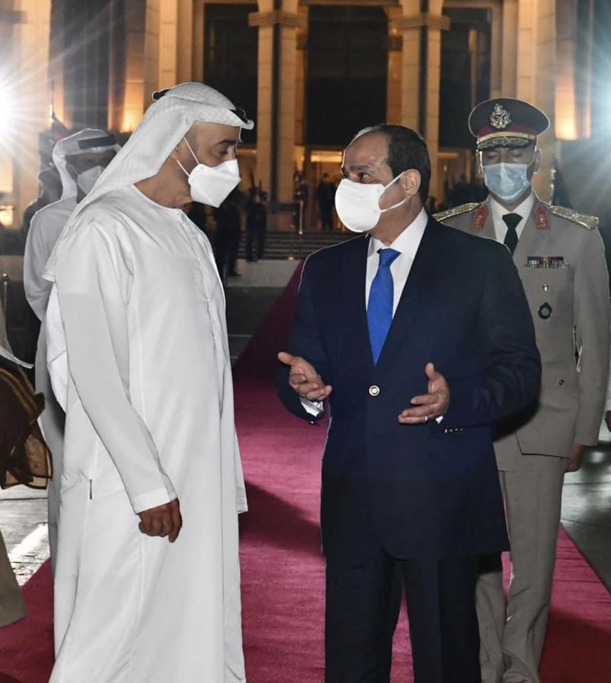 65563 الرئيس السيسى يودع الشيخ محمد بن زايد في ختام زيارته (1)1708020003
