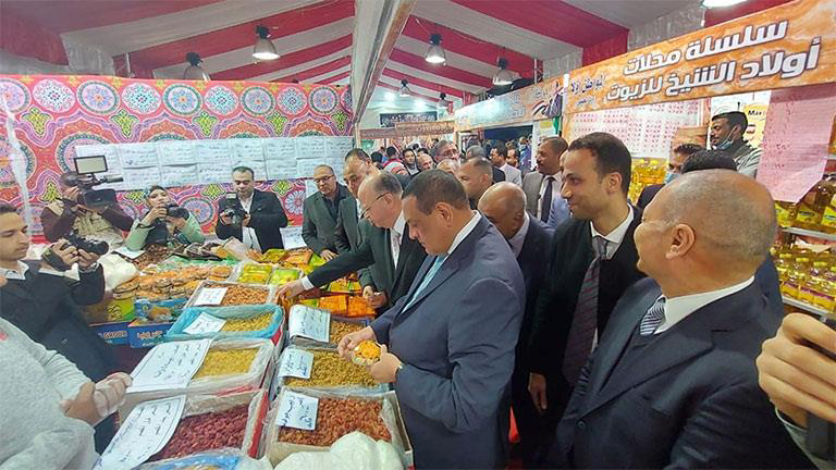 محافظ الغربية: مستمرون في التوسع في إقامة معارض ومنافذ بيع السلع الغذائية بأسعار مخفضة 1 6781708294624