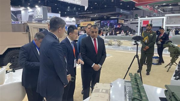 وزير الدولة للإنتاج الحربي يتفقد عددا من أجنحة الشركات المشاركة بمعرض الدفاع العالمي بالرياض 1 8081707133743