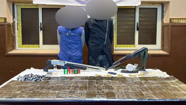 ضبط أسلحة نارية وذخائر وكمية من المواد المخدرة والعملات المقلدة بحوزة عناصر إجرامية بالمنوفية 1 8481708165324