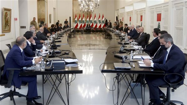 بعد غد.. مجلس الوزراء اللبناني يعقد جلسة لبحث تعويضات العاملين بالقطاع العام والعسكريين المتقاعدين 1 9131707424263