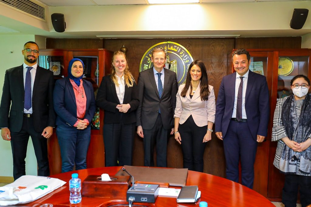 رانيا المشاط تبحث مع نائب رئيس البنك الدولي التعاون في المشروعات الخضراء ومنصة «نُوَفِّــي» 1 AIIB1708516265