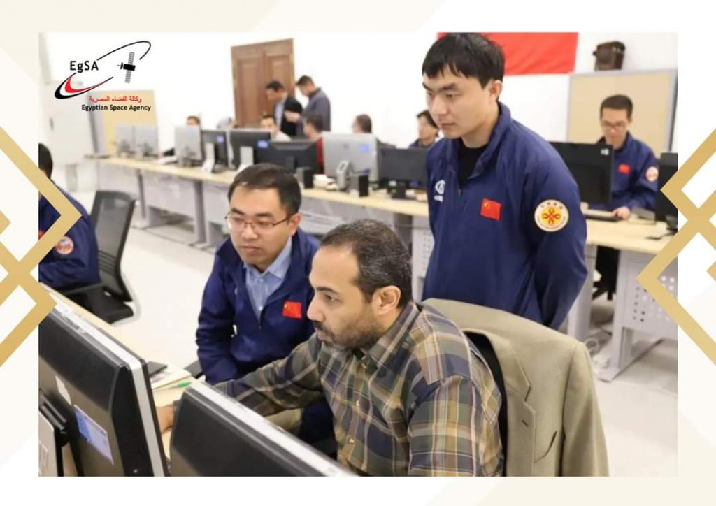 المشاط:نتطلع لتعزيز التعاون في مجال تجميع واختبار الأقمار الصناعية بين مصر والصين والدول الأفريقية 1 FvlXrRzX0AAqqFZ1709210644