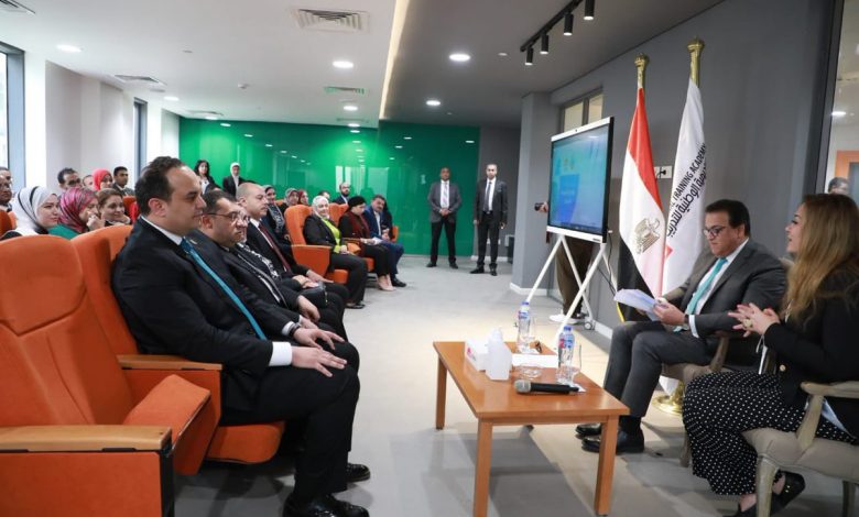 "الرعاية الصحية" و"الوطنية للتدريب" تشهدان تخريج الدفعة الأولى من برنامج تأهيل شاغلي المواقع القيادية والإشرافية 1 Fxi4ARhaAAAd87G1708517642