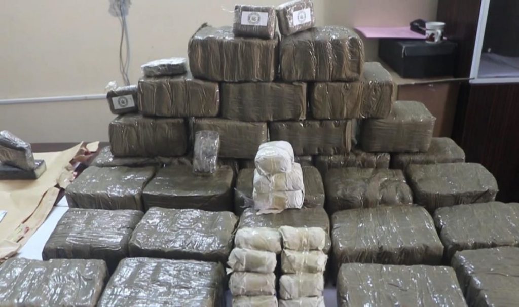ضبط 34.5 كيلوجرام من مخدر الحشيش بالشرقية قيمتها 2.4 مليون جنيه 1 G 13 1132x6701707216124
