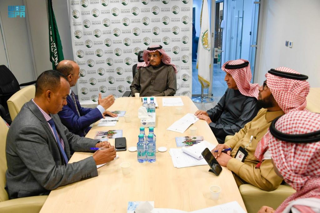 البعثة الإقليمية لـ"التعاون الإسلامي" في الصومال تُنهي تنفيذ مشروع توزيع 21 ألف حقيبة مدرسية 1 G1WaF764NXVMoLkwW6LcNc13SGvk8gsGiLgS21AC1708532704