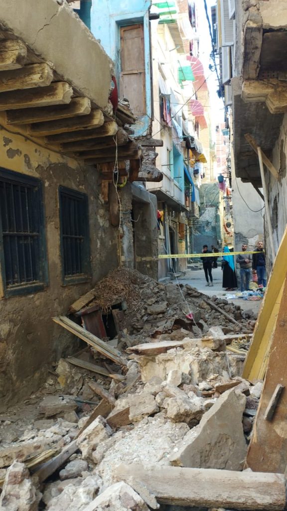 سقوط أجزاء من 3 عقارات دون وقوع إصابات في حي الجمرك بالإسكندرية 1 IMG 20230130 WA00221706959263
