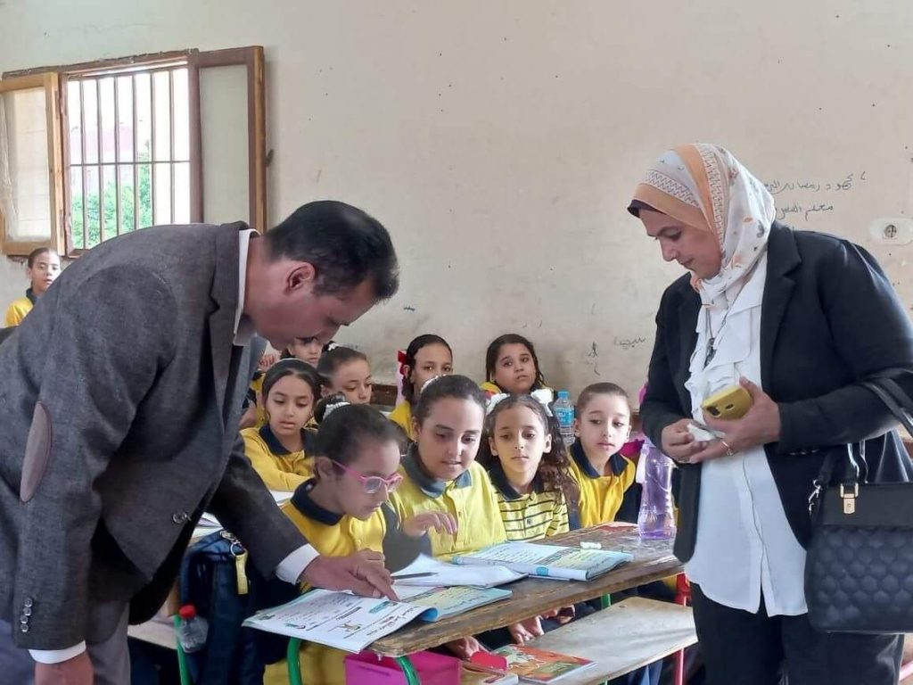 وكيل تعليم بالجيزة يوجه بالانتهاء من المناهج وفقا للخطة الموضوعة 1 WhatsApp Image 2022 10 12 at 61707660363