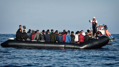 الحرس الوطني التونسي: ضبط 34 مهاجرًا غير شرعي قبل محاولة اجتيازهم الحدود البحرية 1 b24436be5e06af63f7a16d65229fecc54d7eb8df1708373043