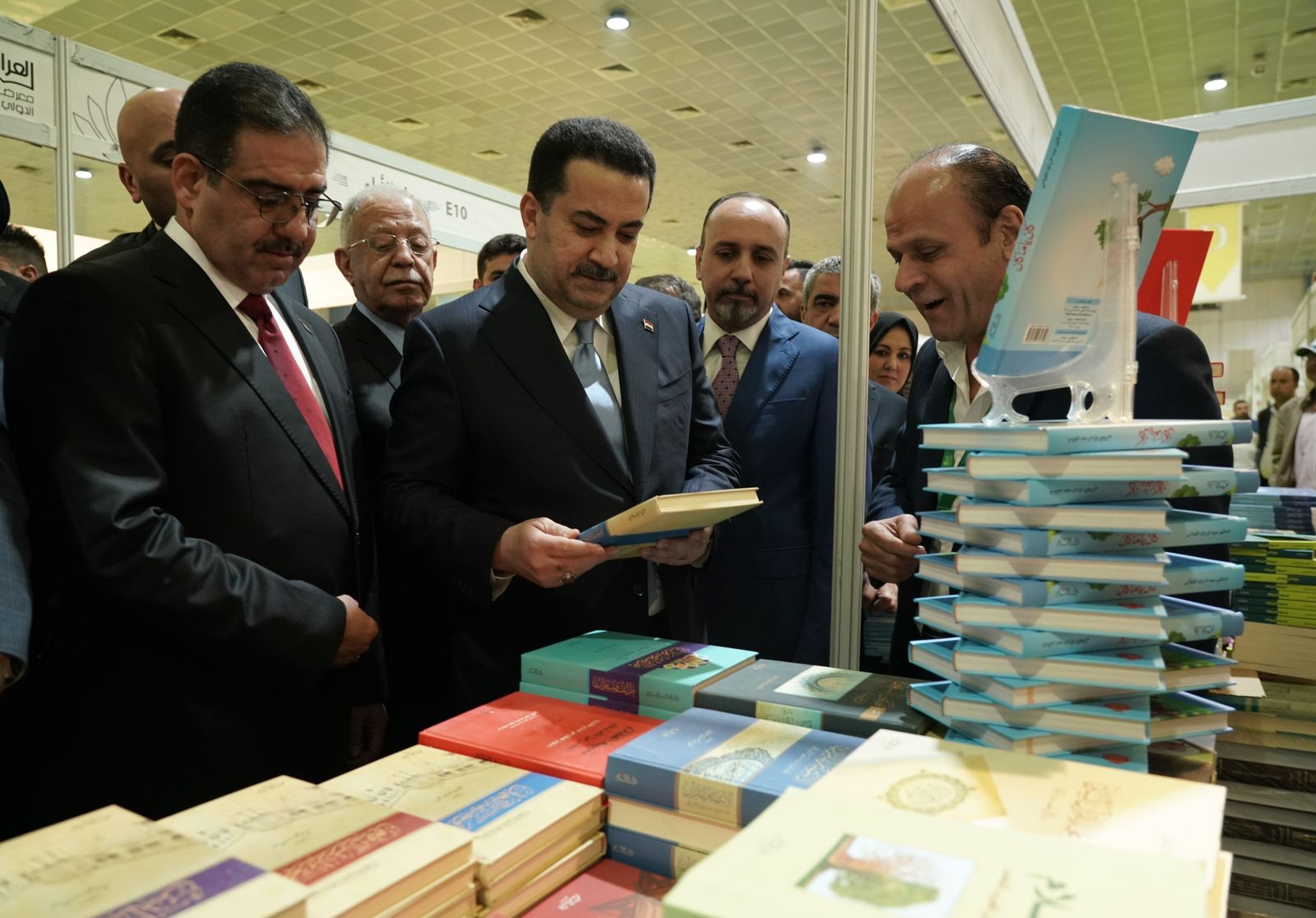 رئيس مجلس الوزراء العراقي: افتتاح معرض العراق الدولي للكتاب رسالة على أن البلاد في حالة من التعافي 1 eb007eb5 0d44 4be0 b551 06176cb37b1b1707926703