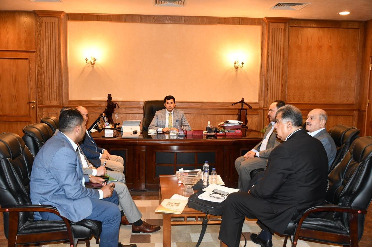 وزير الشباب والرياضة يُتابع مستجدات الأوضاع لبعثة الأهلي بعد التجهيز لتحرك البعثة من مطار أكرا 1 elaosboa348651708600323