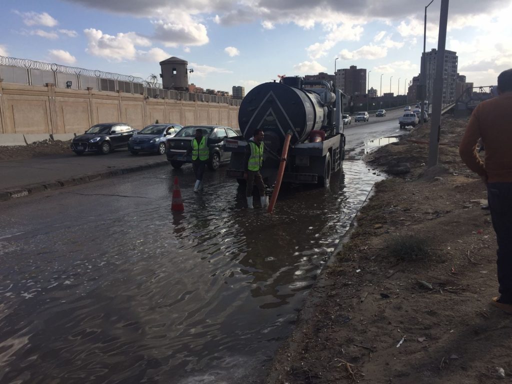رئيس "القابضة للمياه ": استمرار عمليات سحب مياه الأمطار بنطاق محافظتي القاهرة والجيزة 1 elaosboa371651708011905