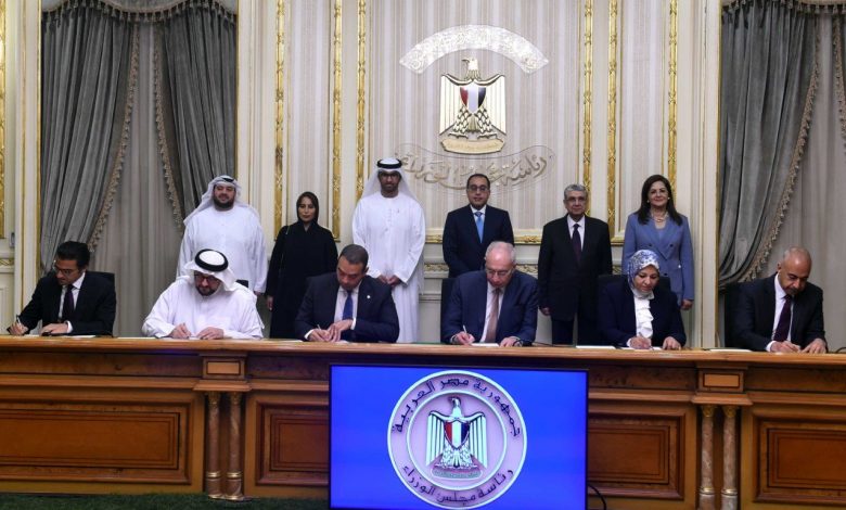 رئيس الوزراء يشهد التوقيع على ملحق تمديد مذكرة تفاهم بمجال تطوير العمل الحكومي مع الإمارات 1 elaosboa567421707723364