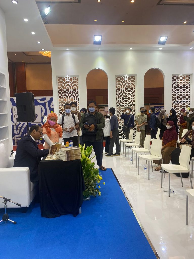 فعاليات وأنشطة ثقافية و220 إصدارا بجناح "حكماء المسلمين" في معرض نيودلهي للكتاب 1 image1707571803