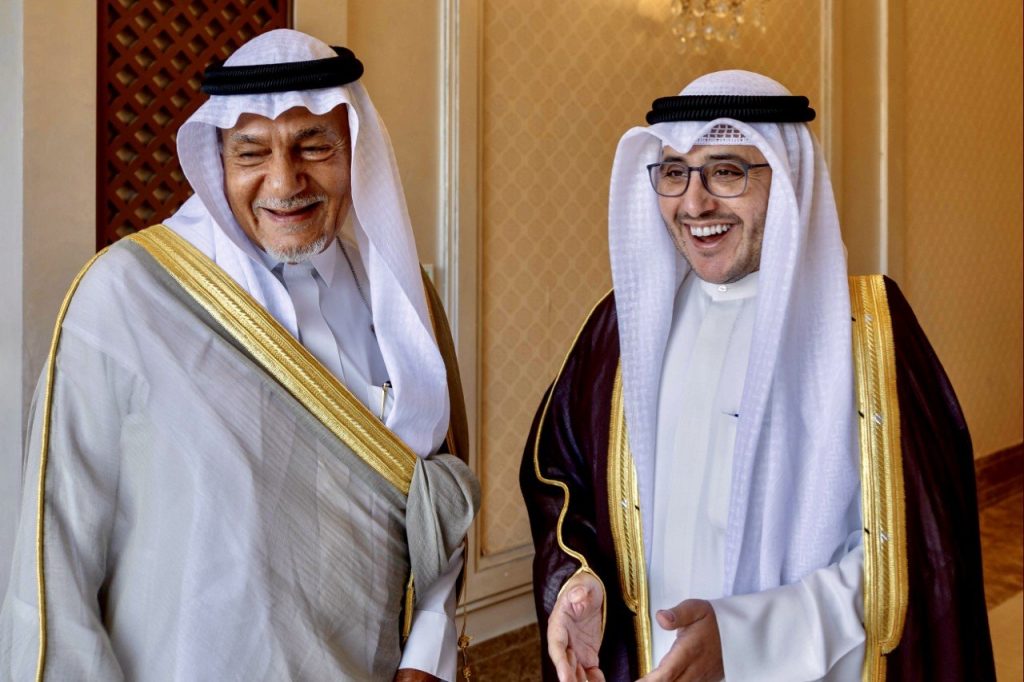 وزير الخارجية الكويتي يبحث مع نظيرة الفلسطيني تطورات العدوان الإسرائيلي على قطاع غزة 1 khaligyoun041581708967824