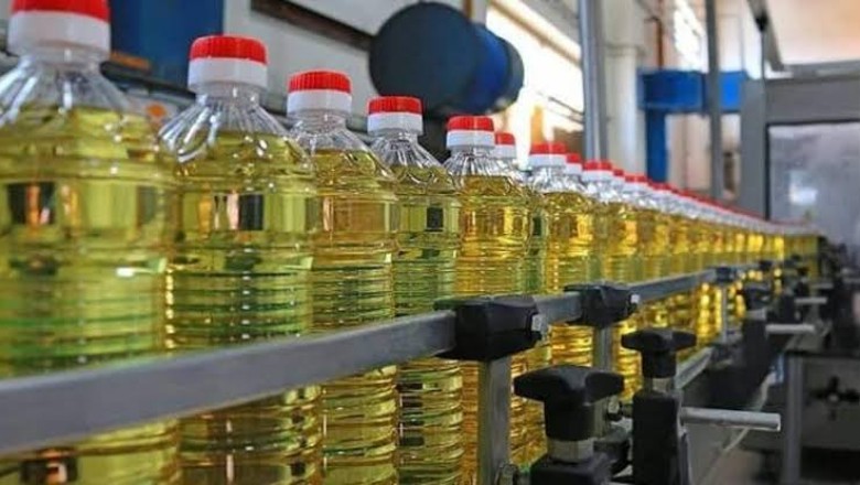 وزير التموين يقرر تخفيض سعر زجاجة زيت الخليط 800 مللي إلى 65 جنيها بمعارض "أهلا رمضان" 1 ltmwyn taaln rtfaa saar zjj zyt ltmwyn l 25 jnyhan lmfth lqtsdy 1635441236 b1708520225
