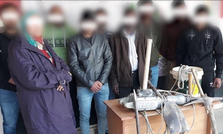 ضبط عدد من الأشخاص لقيامهم بتصوير فيديو يزعمون فيه أنهم رجال شرطة 1 maxresdefault1707741003