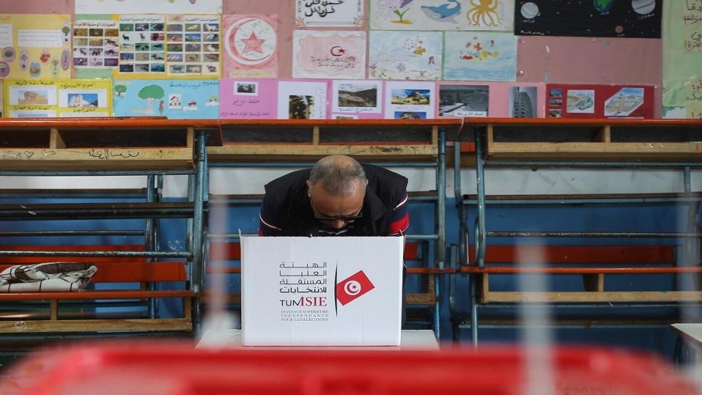 تونس: مراكز الاقتراع تفتح أبوابها أمام الناخبين لاختيار ممثليهم في المجالس المحلية 1 photo 51707034807