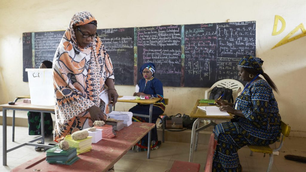 ارتفاع قتلى احتجاجات تأجيل الانتخابات الرئاسية في جنوب السنغال إلى ثلاثة أشخاص 1 senegal vote 1707654244