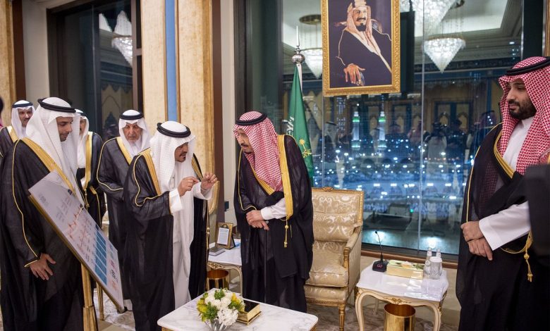 صحيفة سعودية: المملكة تضع خدمة ضيوف الرحمن في صدارة أولوياتها على مدار الساعة 1 خادم الحرمين الشريفين 1 11707895443