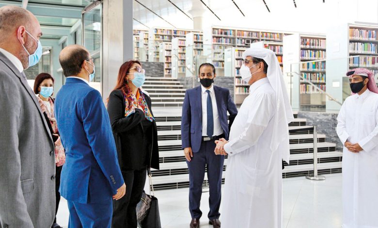 رئيس مكتبة قطر الوطنية يلتقي وزيرة التعليم العالي التونسية1707322924