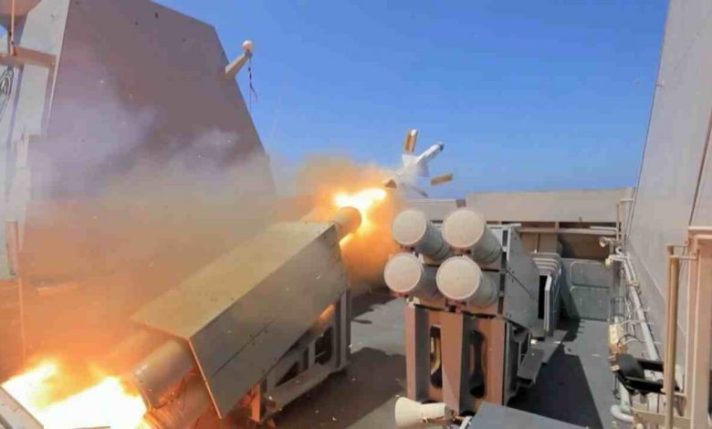 لحظة إطلاق صاروخ سطح سطح MM40 إكزوسيت بلوك 3 المضاد للسفن من فرقاطة الصواريخ الموجهة الشبحية المصرية الثقيلة تحيا مصر 1 1122x6351708578783