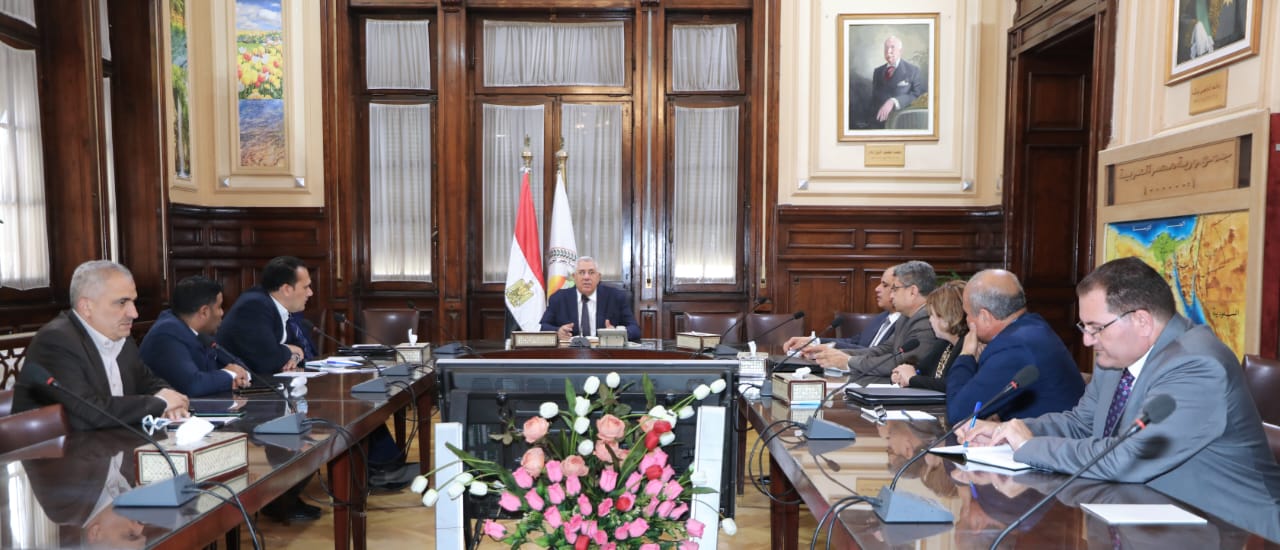 لقاء الوزير وبعض قيادات الوزارة1707995406