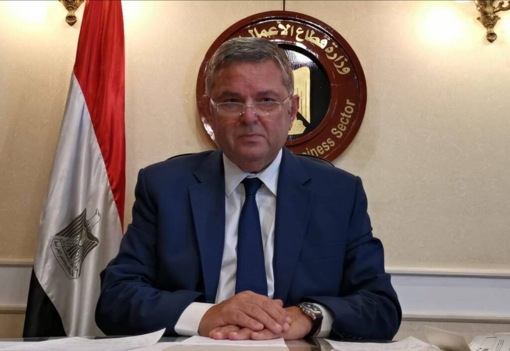 وزير قطاع الأعمال: مصر تمتلك اقتصادا قويا قادرا على مواجهة الأزمات الخارجية بفضل تنوع الموارد 1 هشام توفيق وزير قطاع الأعمال العام