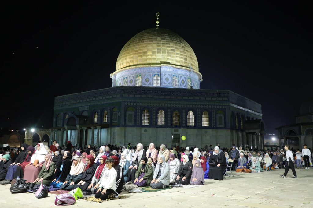 120 ألفًا يؤدون صلاتي العشاء والتراويح في رحاب المسجد الأقصى 1 العشاء والتراويح في الأقصى1711654923